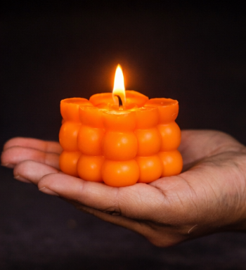 Elegant Red & White Bubble Candle – Handcrafted Decorative Candle